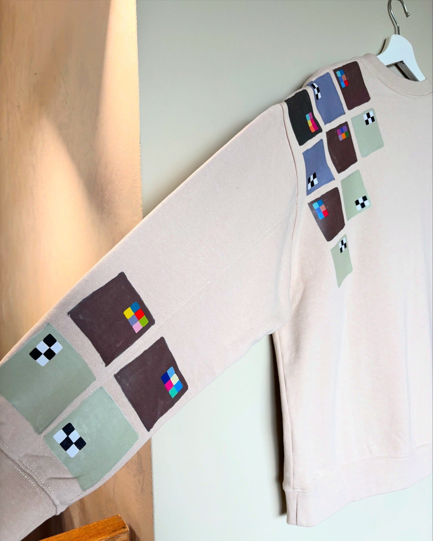 The one-of-a-kind sweatshirt with hand-drawn design Size M