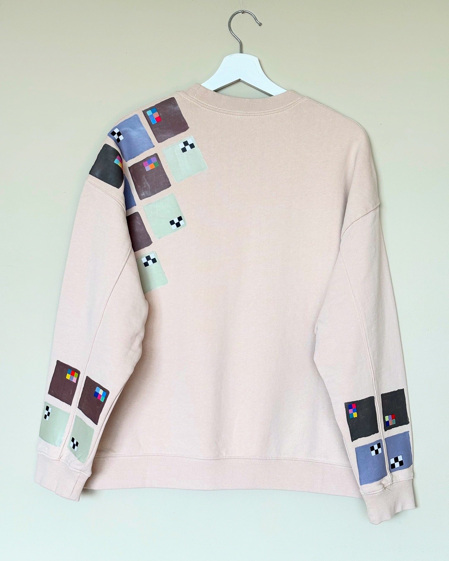 The one-of-a-kind sweatshirt with hand-drawn design Size M