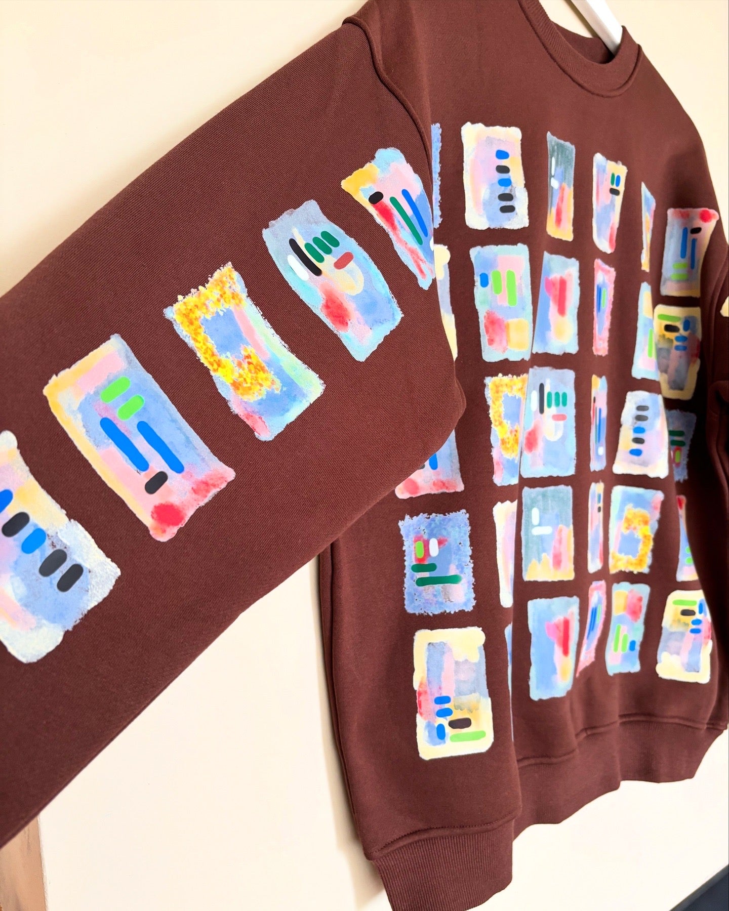 The one-of-a-kind sweatshirt with hand-drawn design Size M