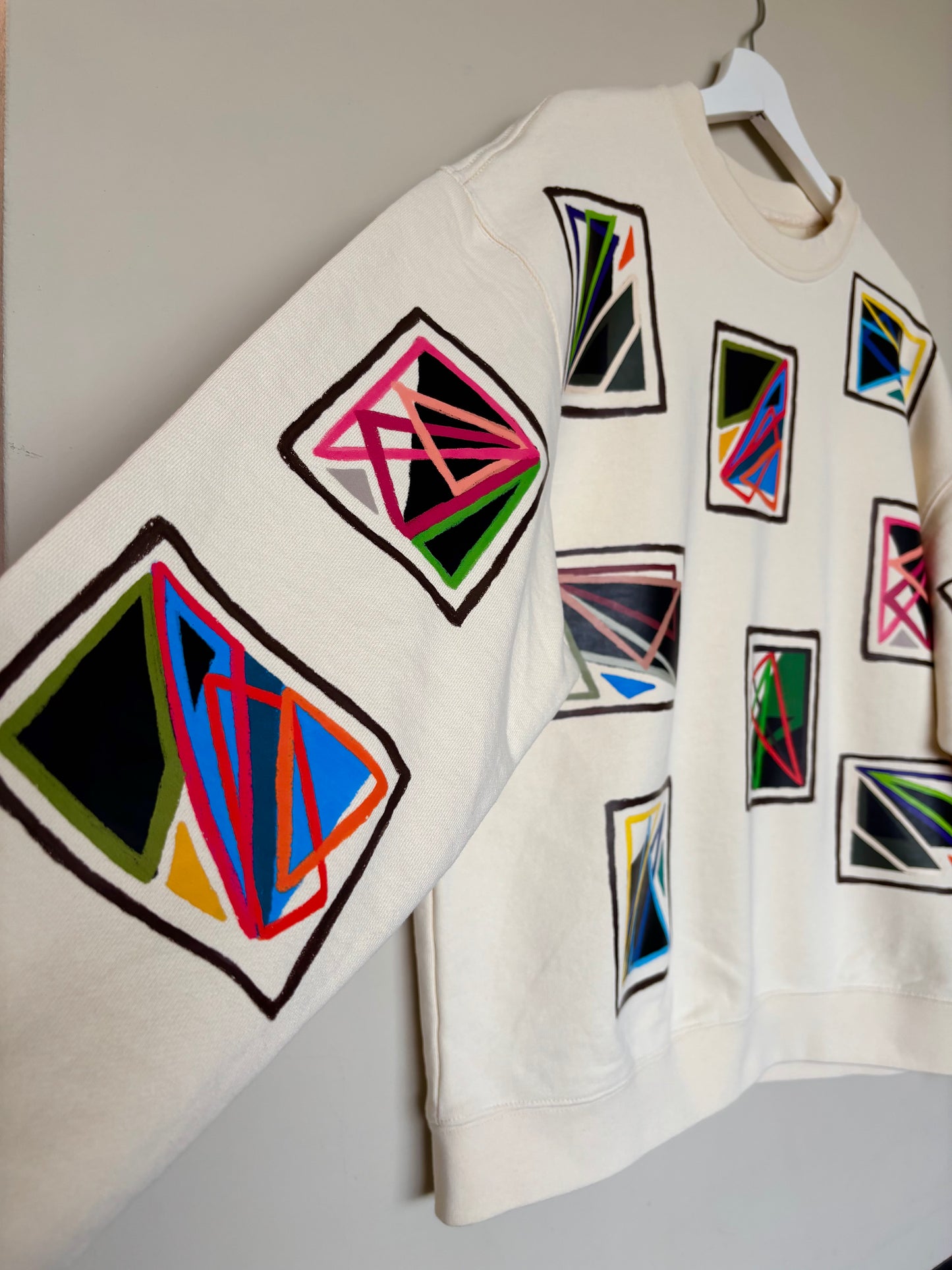 The one-of-a-kind sweatshirt with hand-drawn design Size M