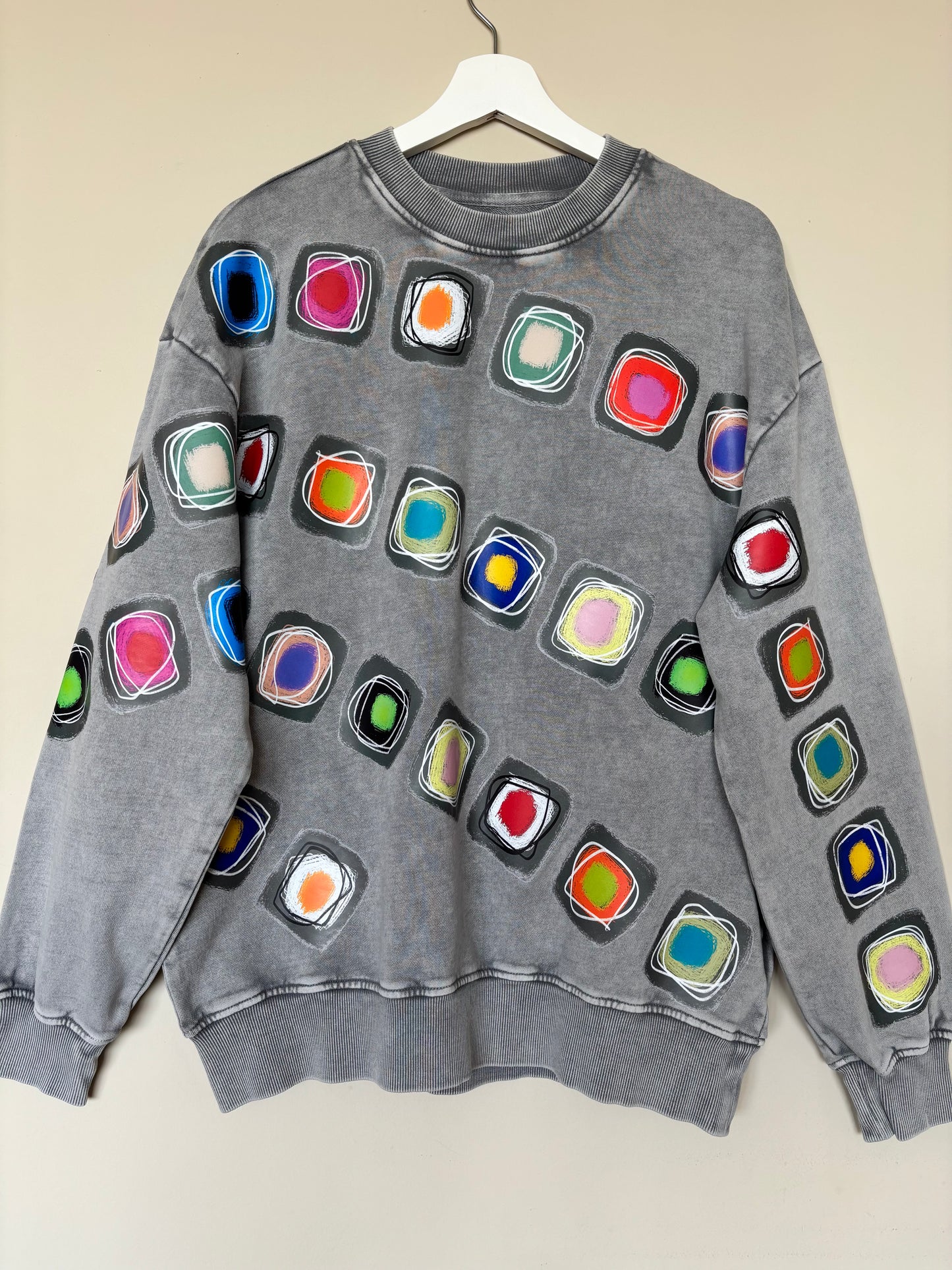 The one-of-a-kind sweatshirt with hand-drawn design Size M