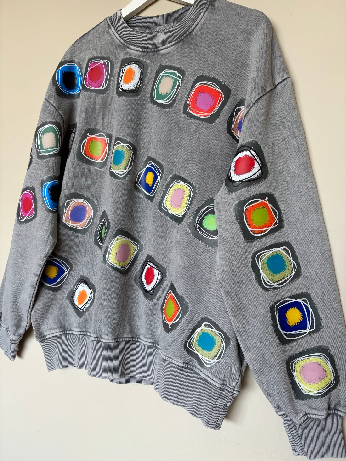 The one-of-a-kind sweatshirt with hand-drawn design Size M