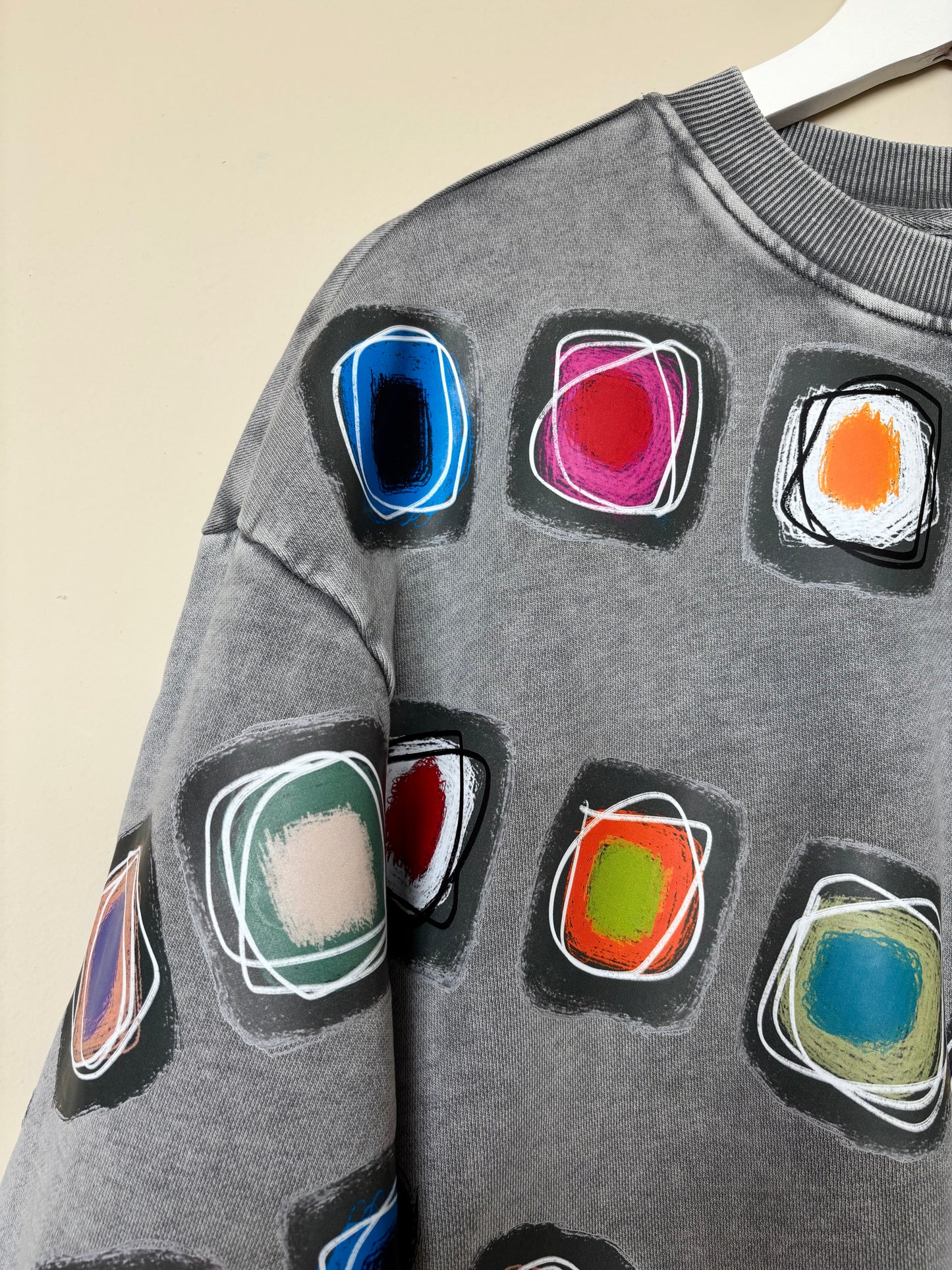 The one-of-a-kind sweatshirt with hand-drawn design Size M