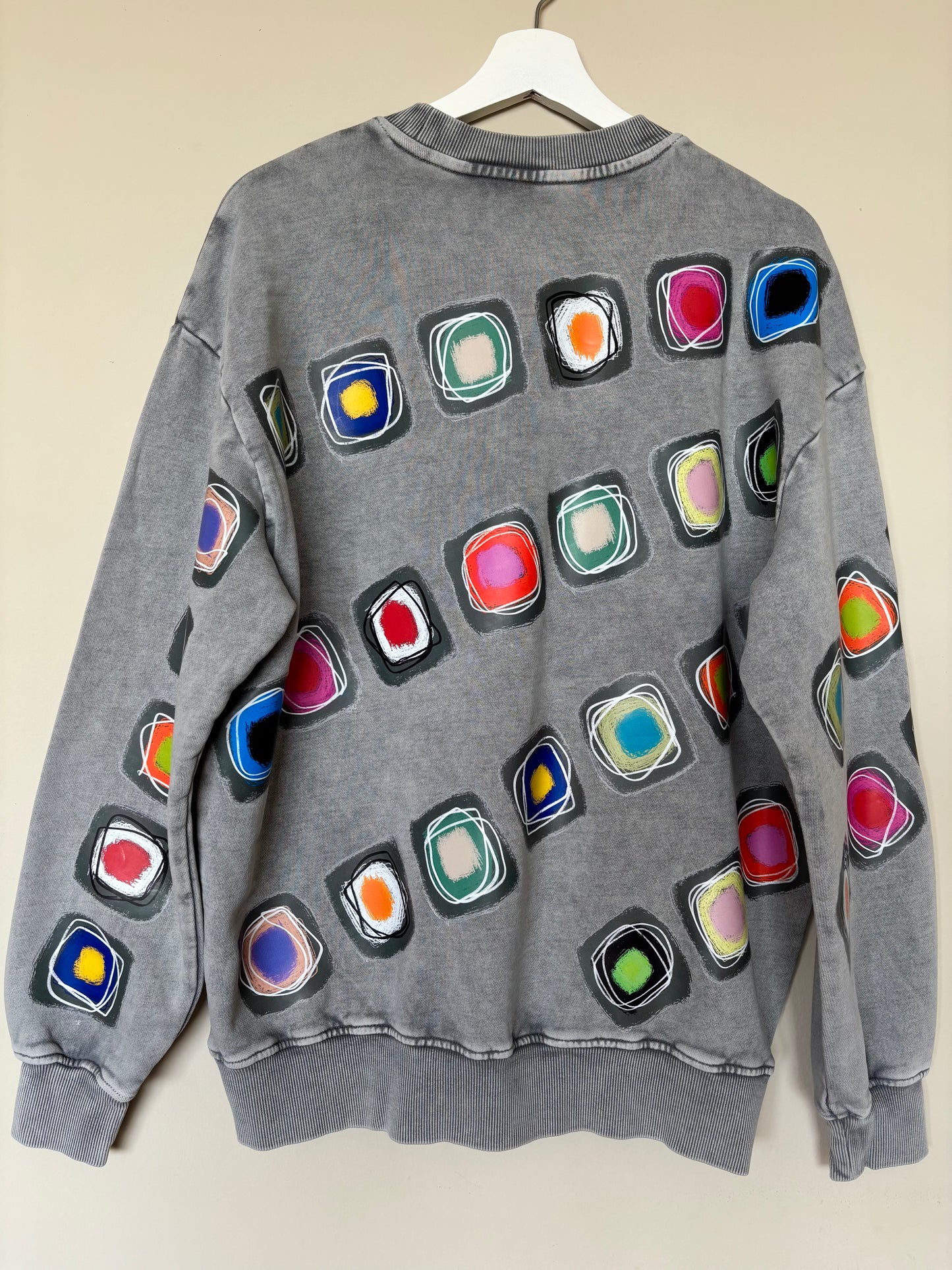 The one-of-a-kind sweatshirt with hand-drawn design Size M