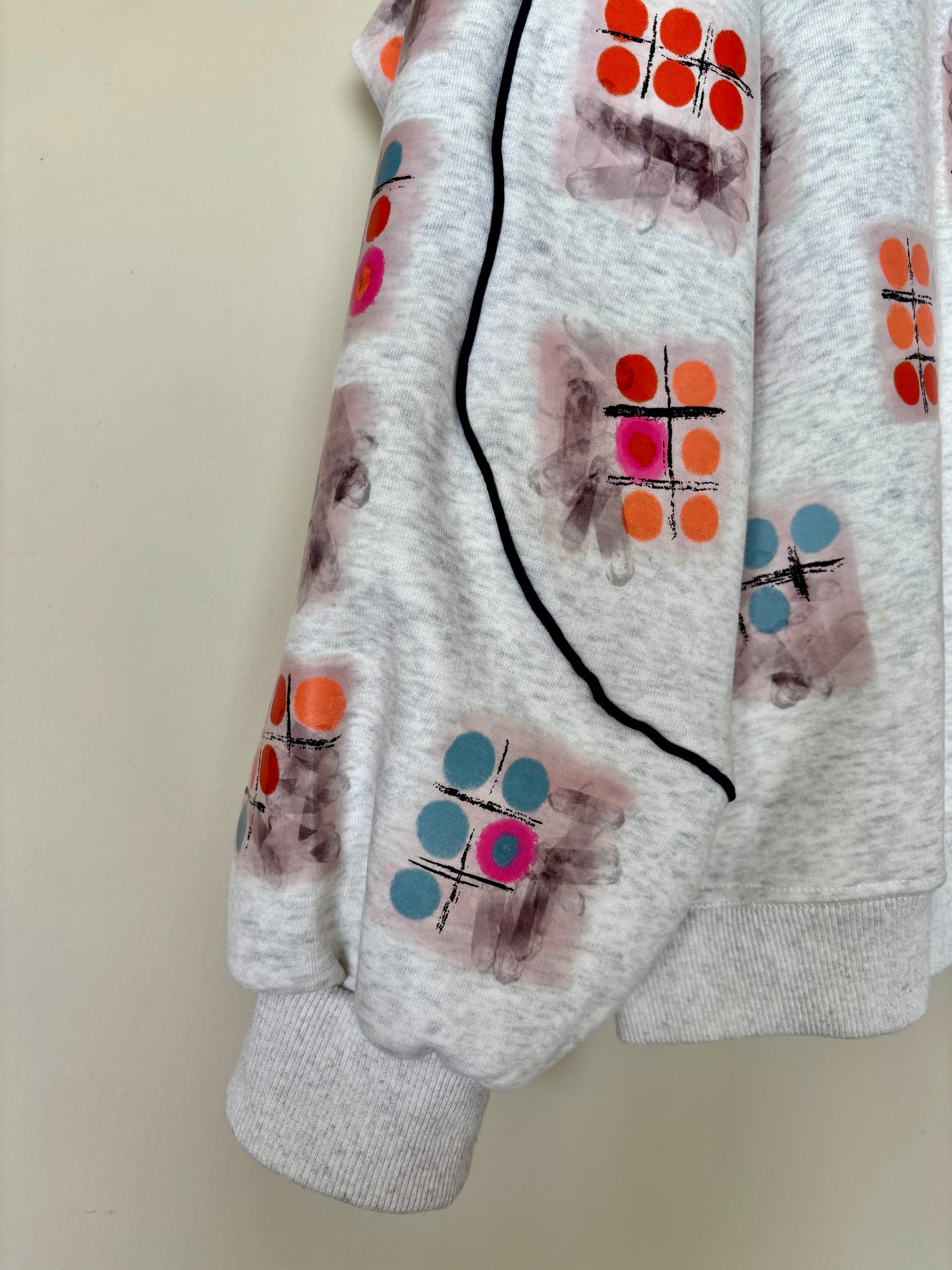 The one-of-a-kind sweatshirt with hand-drawn design Size M