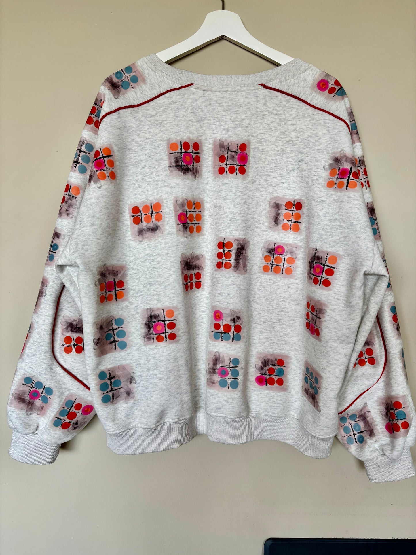 The one-of-a-kind sweatshirt with hand-drawn design Size M