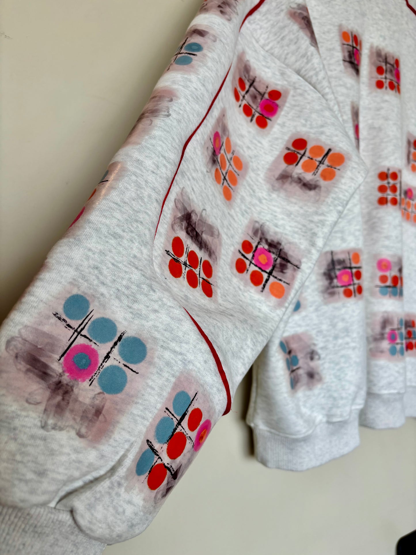 The one-of-a-kind sweatshirt with hand-drawn design Size M