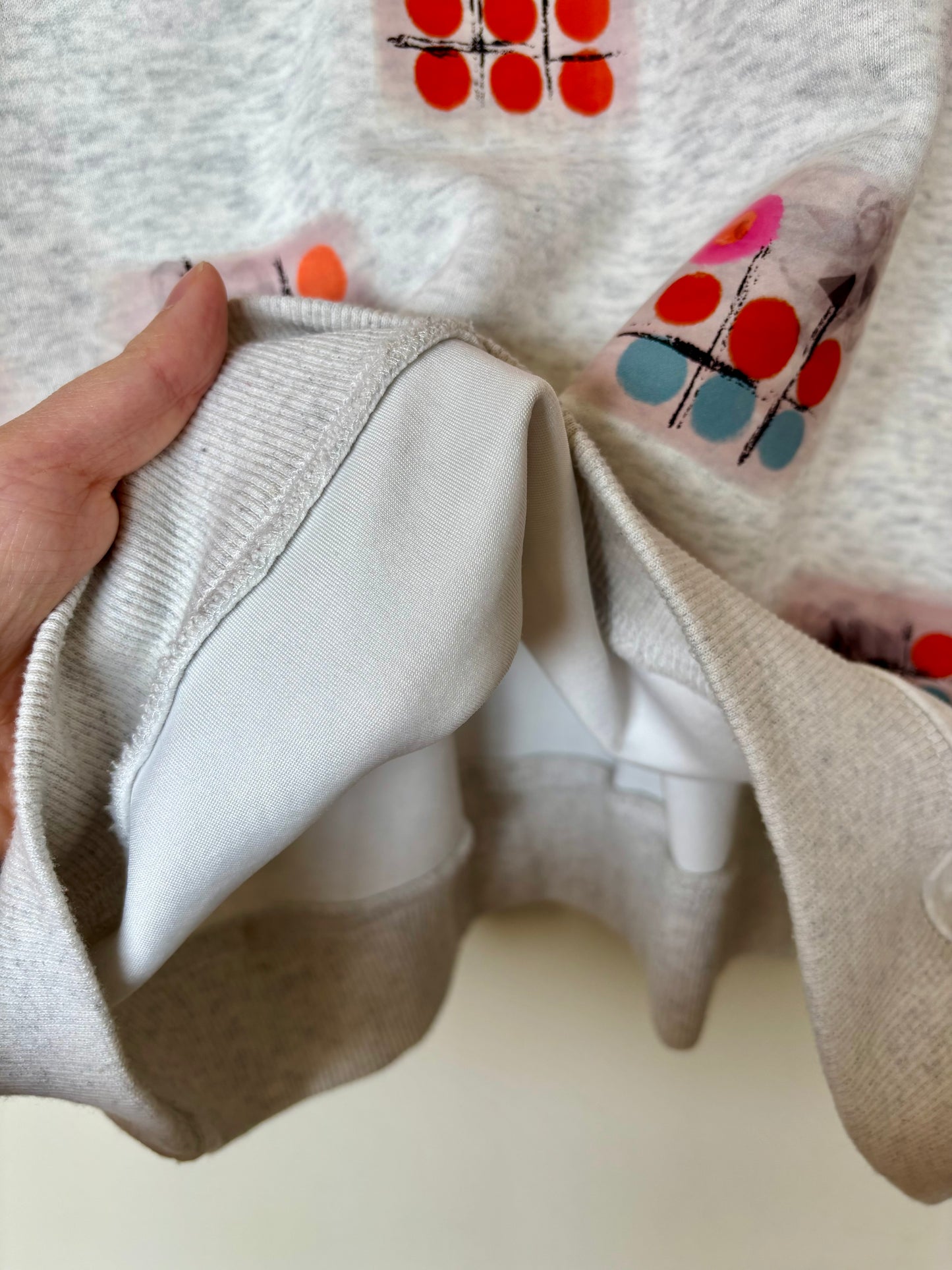 The one-of-a-kind sweatshirt with hand-drawn design Size M
