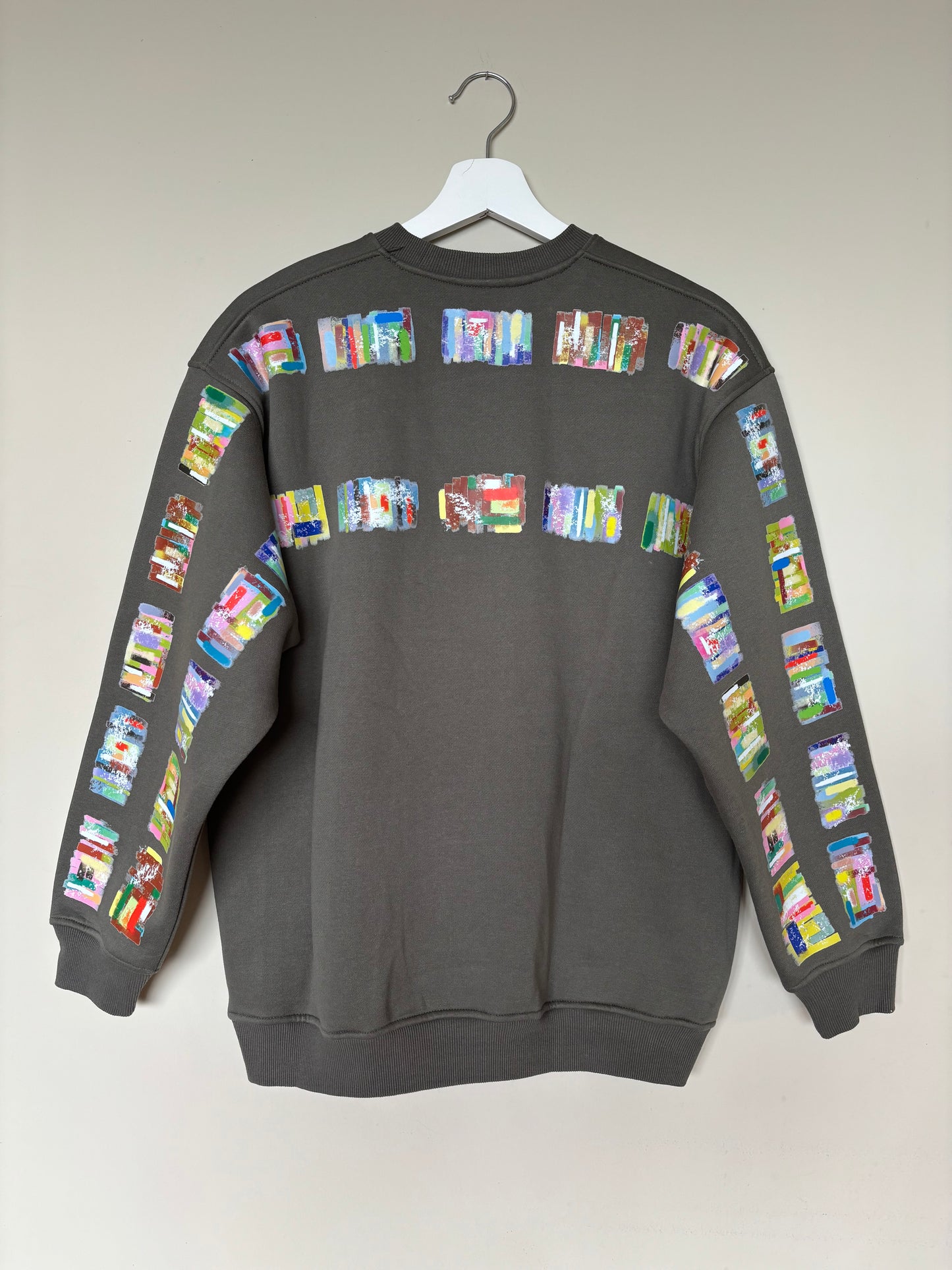 The one-of-a-kind sweatshirt with hand-drawn design Size M