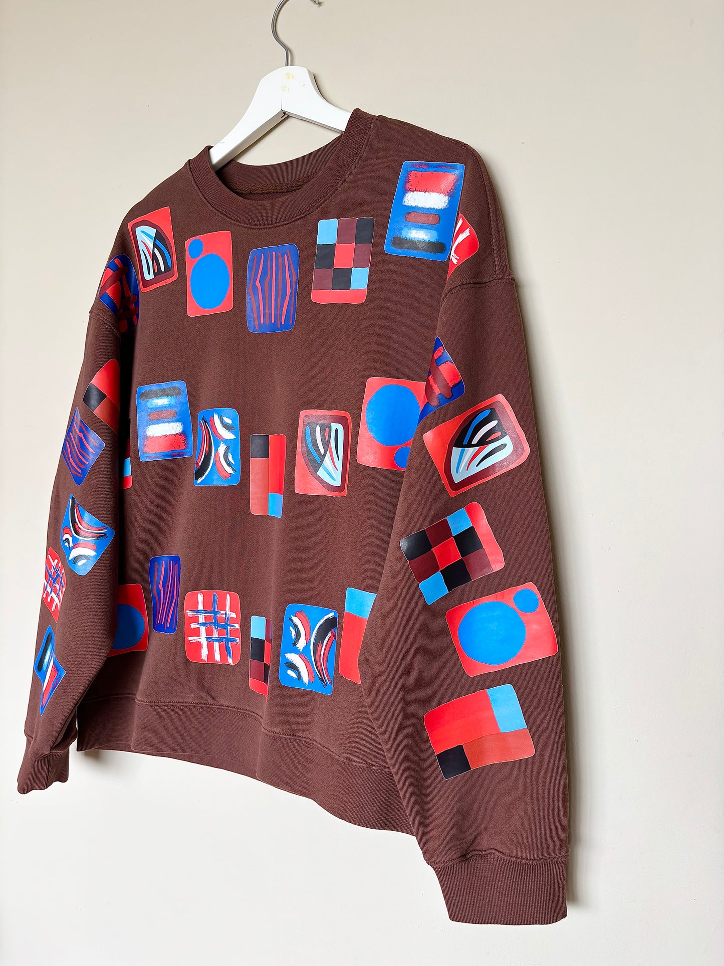 The one-of-a-kind sweatshirt with hand-drawn design Size M
