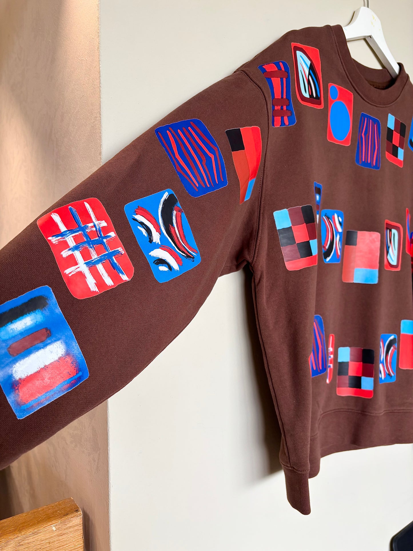 The one-of-a-kind sweatshirt with hand-drawn design Size M