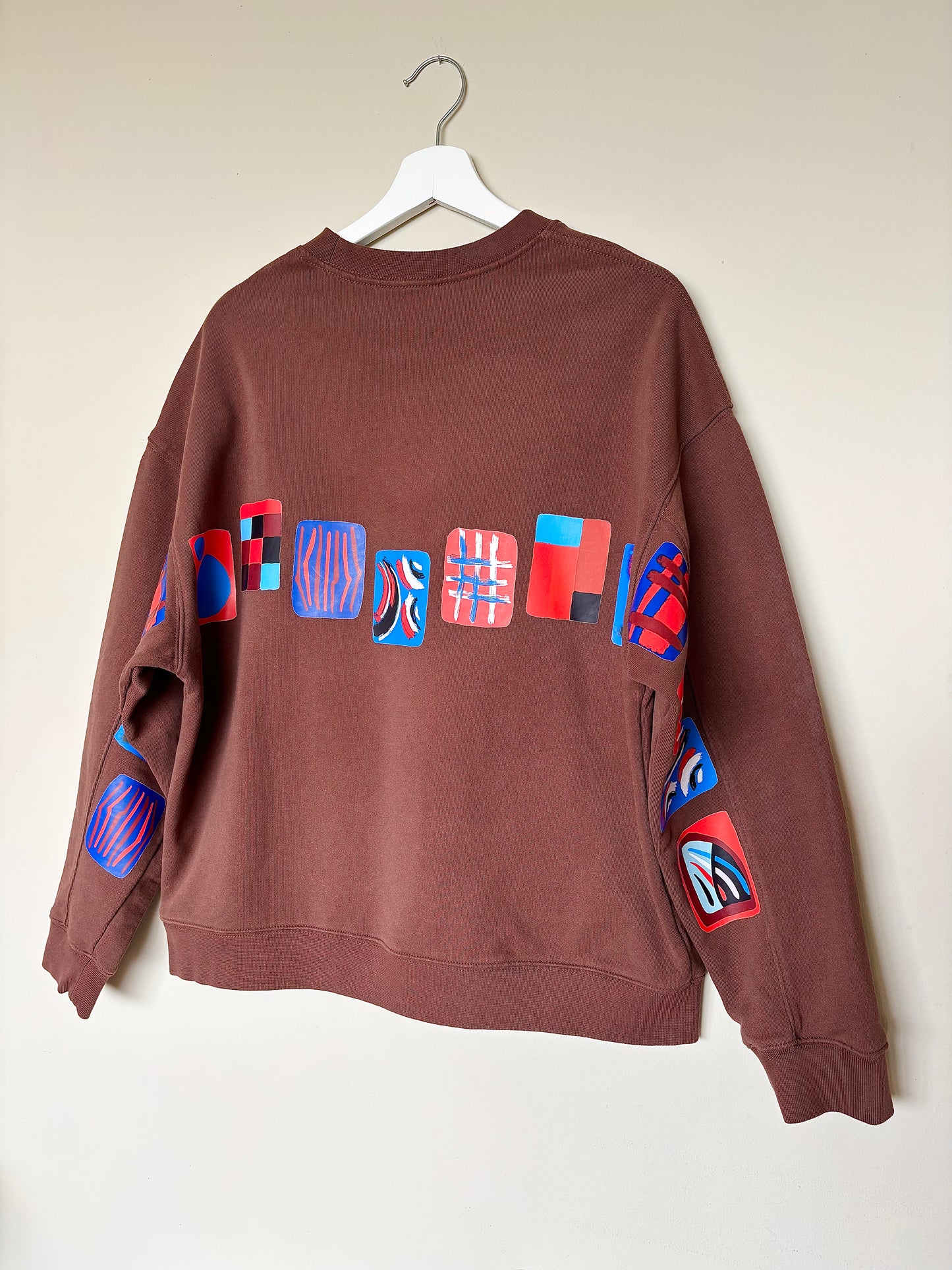 The one-of-a-kind sweatshirt with hand-drawn design Size M