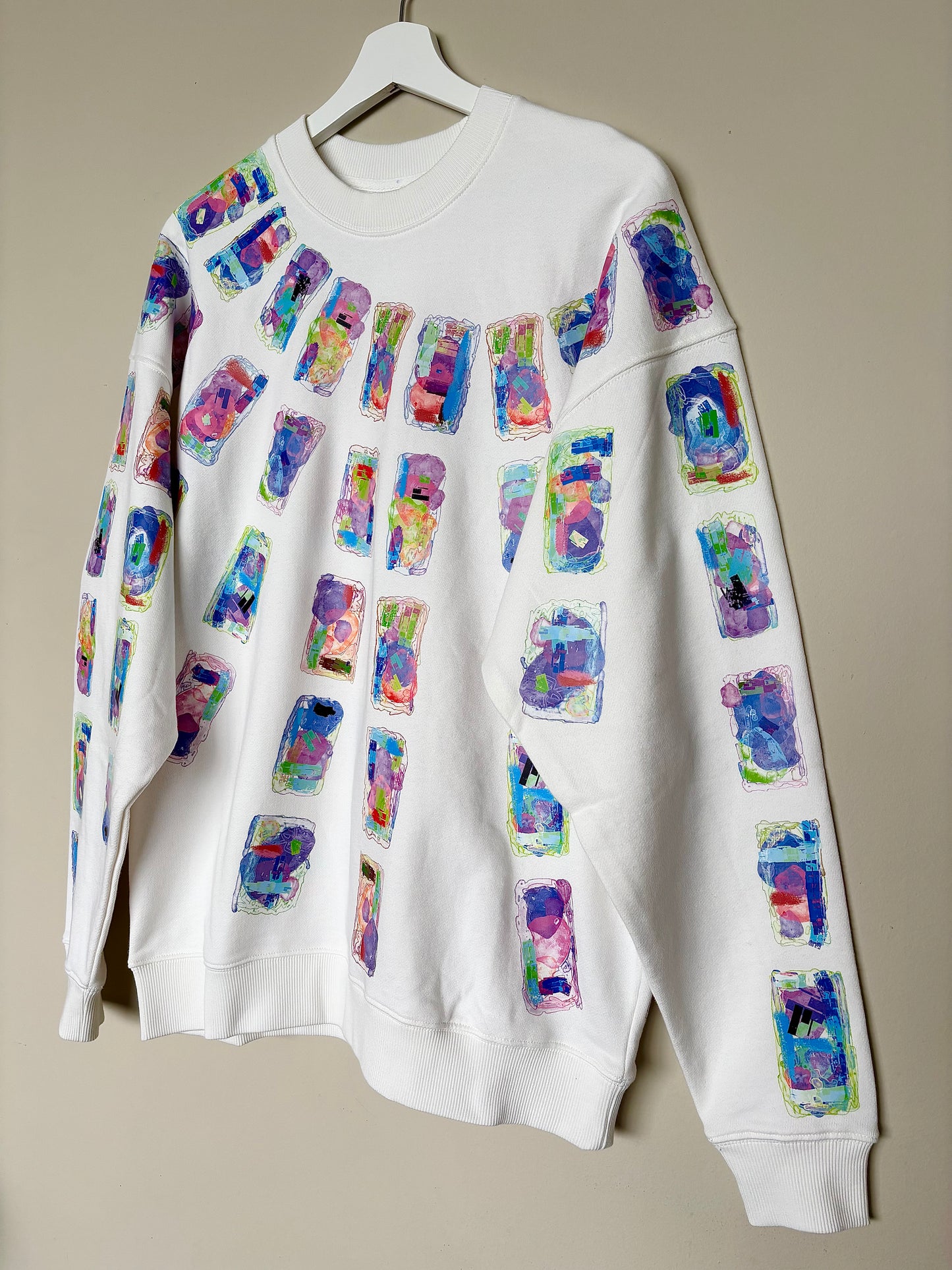 The one-of-a-kind sweatshirt with hand-drawn design Size M