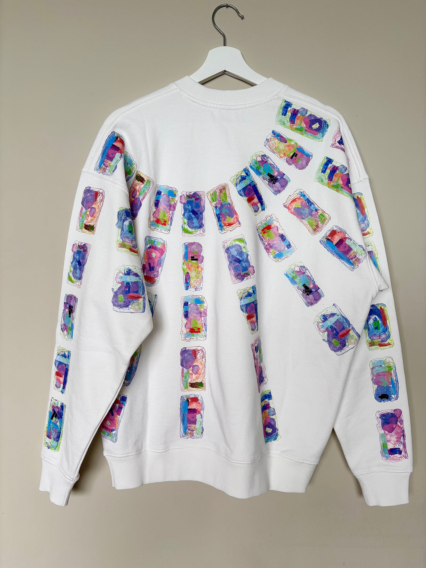 The one-of-a-kind sweatshirt with hand-drawn design Size M