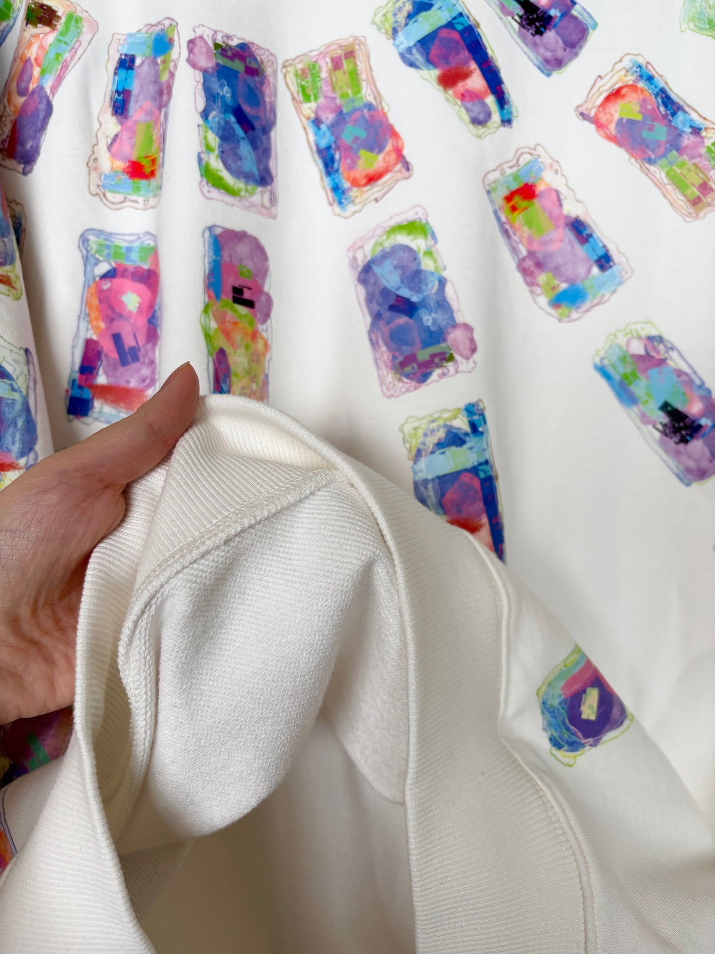 The one-of-a-kind sweatshirt with hand-drawn design Size M