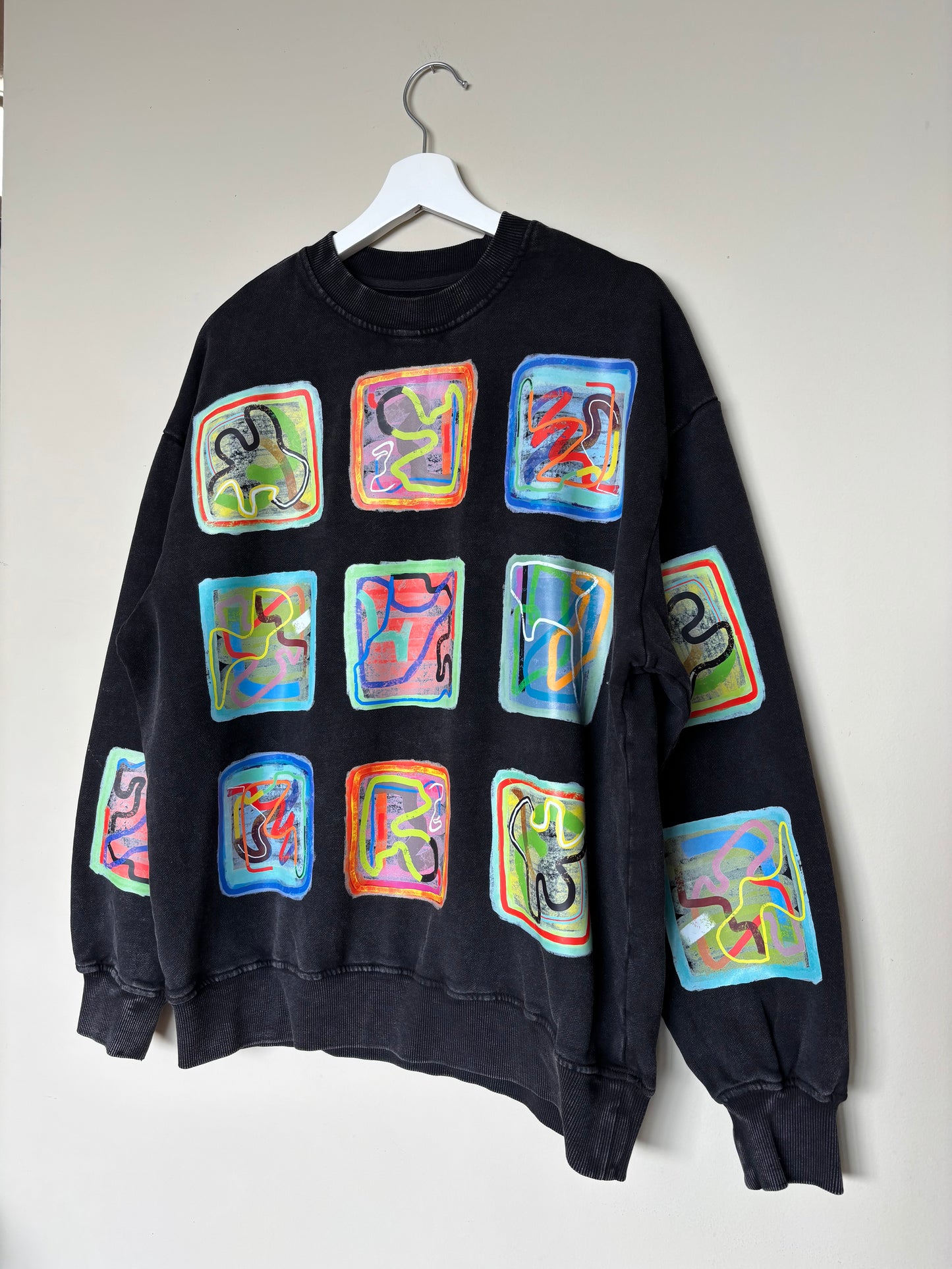 The one-of-a-kind sweatshirt with hand-drawn design Size M