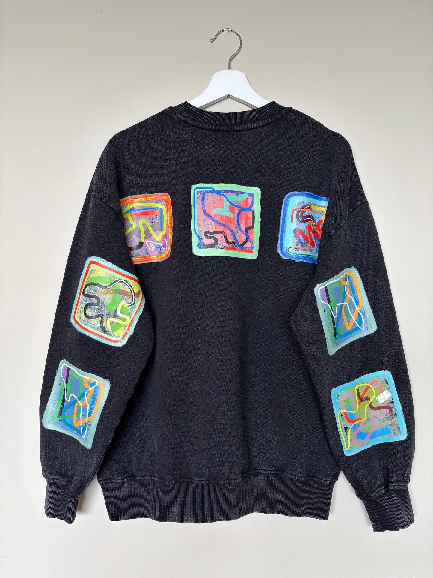 The one-of-a-kind sweatshirt with hand-drawn design Size M