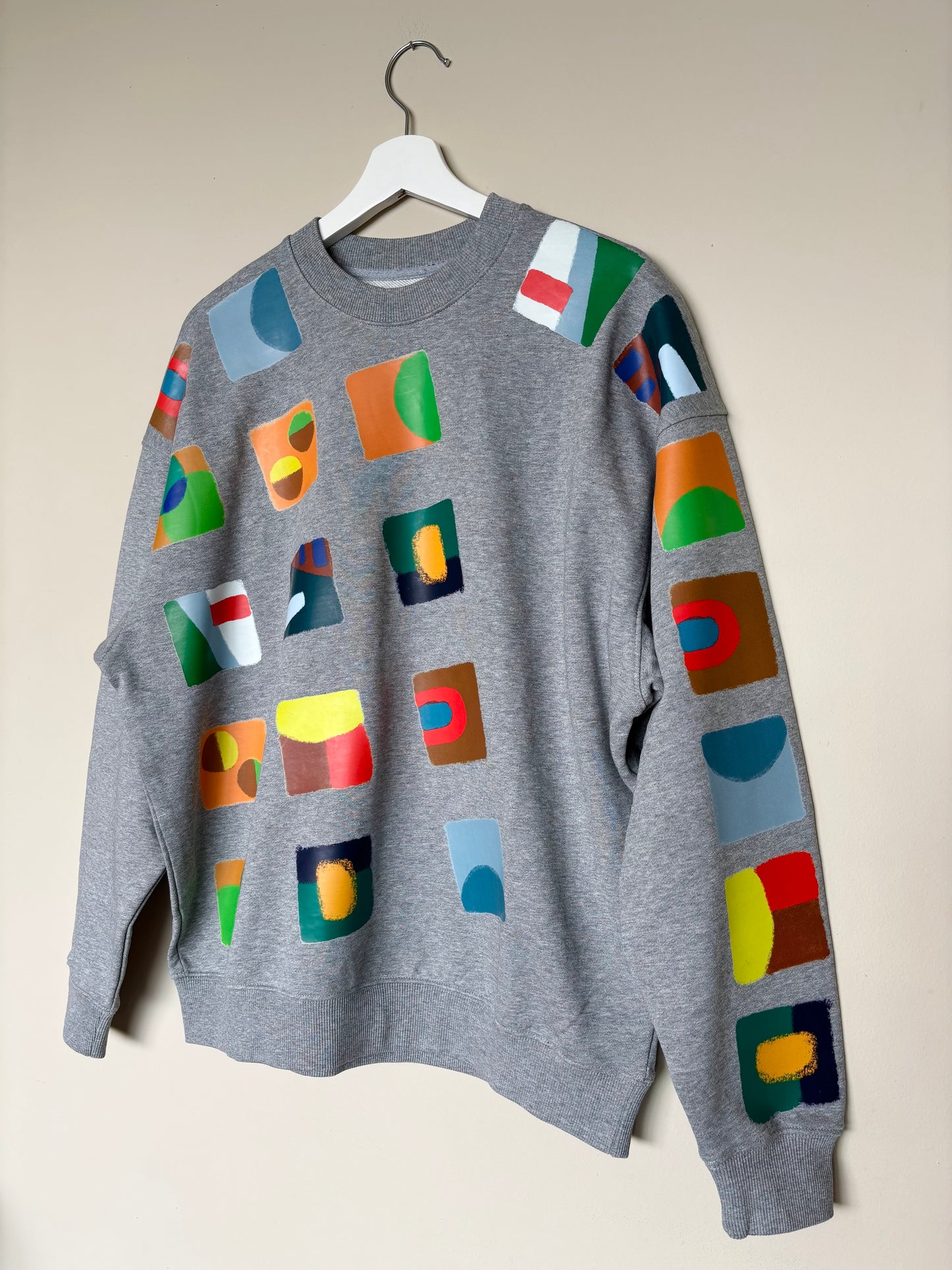 The one-of-a-kind sweatshirt with hand-drawn design Size M