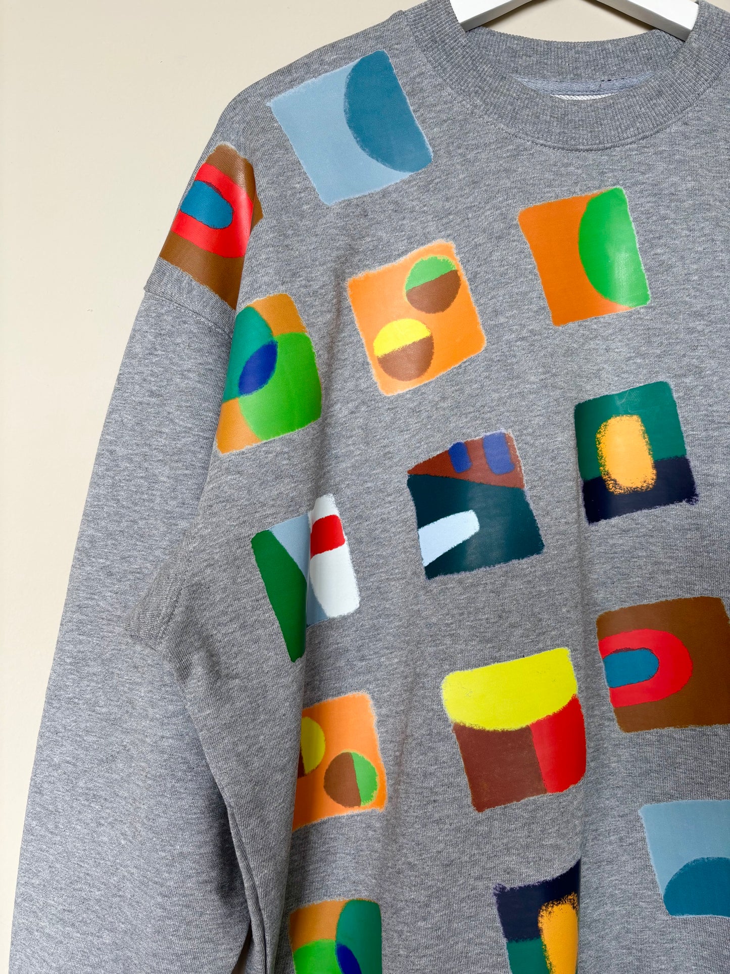 The one-of-a-kind sweatshirt with hand-drawn design Size M