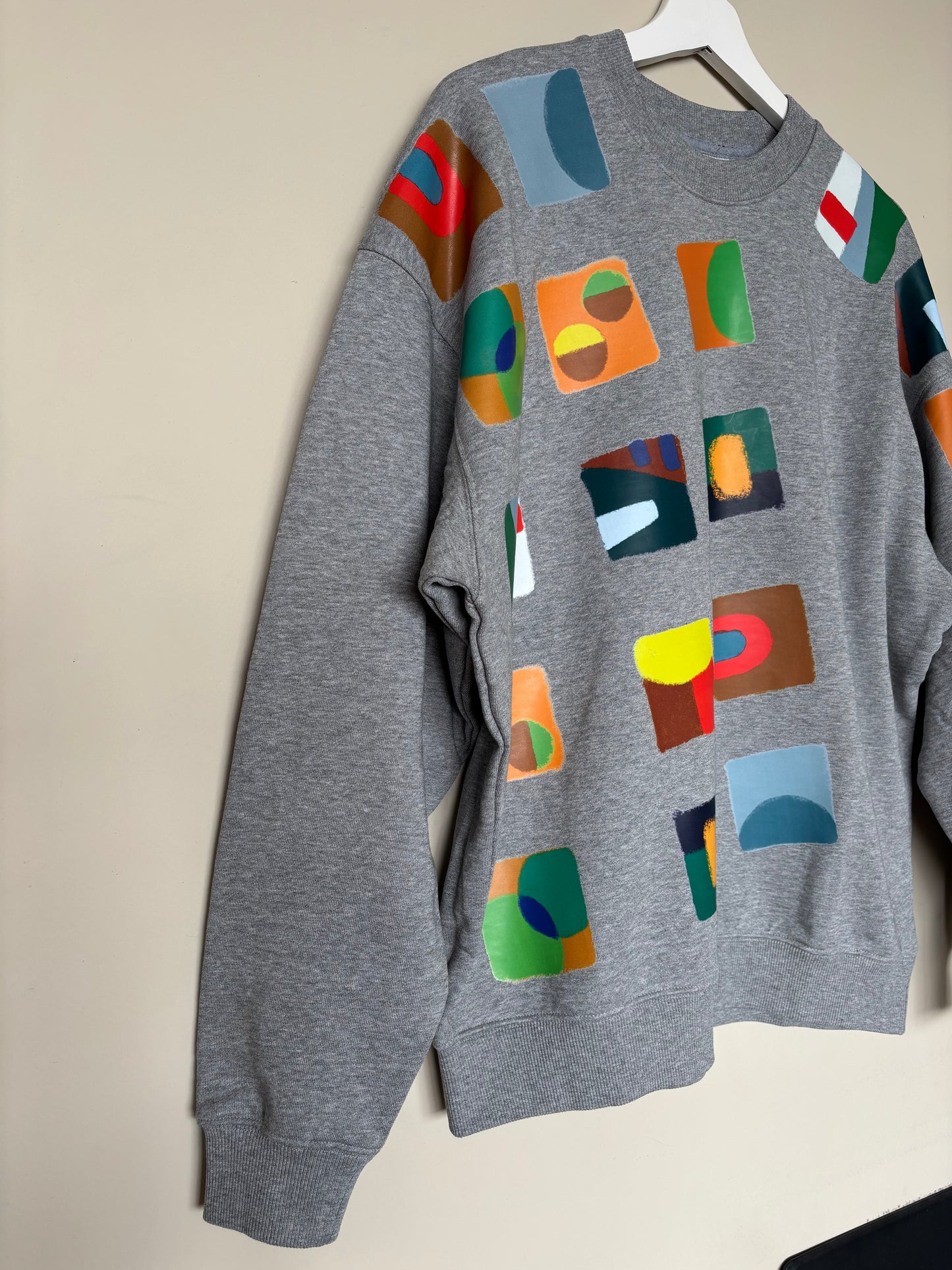 The one-of-a-kind sweatshirt with hand-drawn design Size M