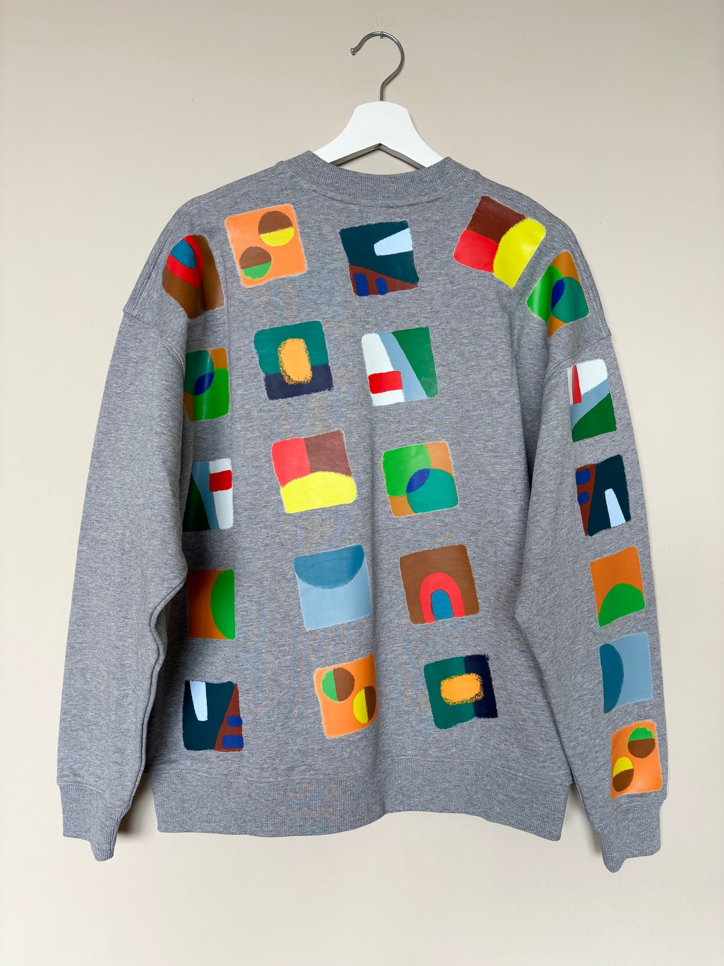The one-of-a-kind sweatshirt with hand-drawn design Size M