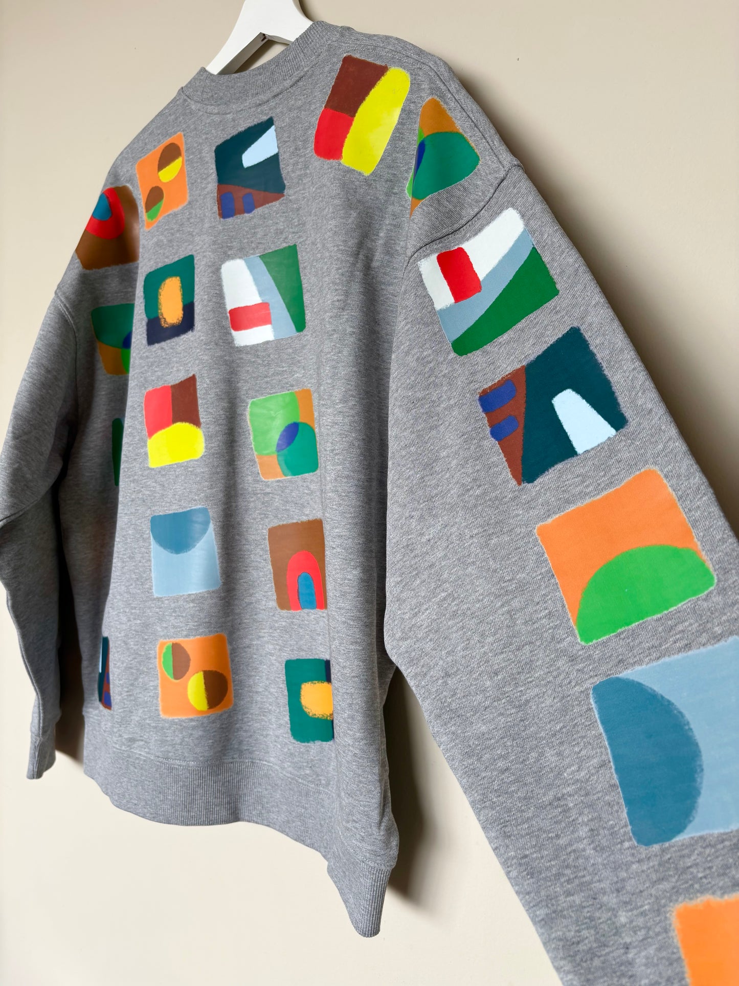 The one-of-a-kind sweatshirt with hand-drawn design Size M