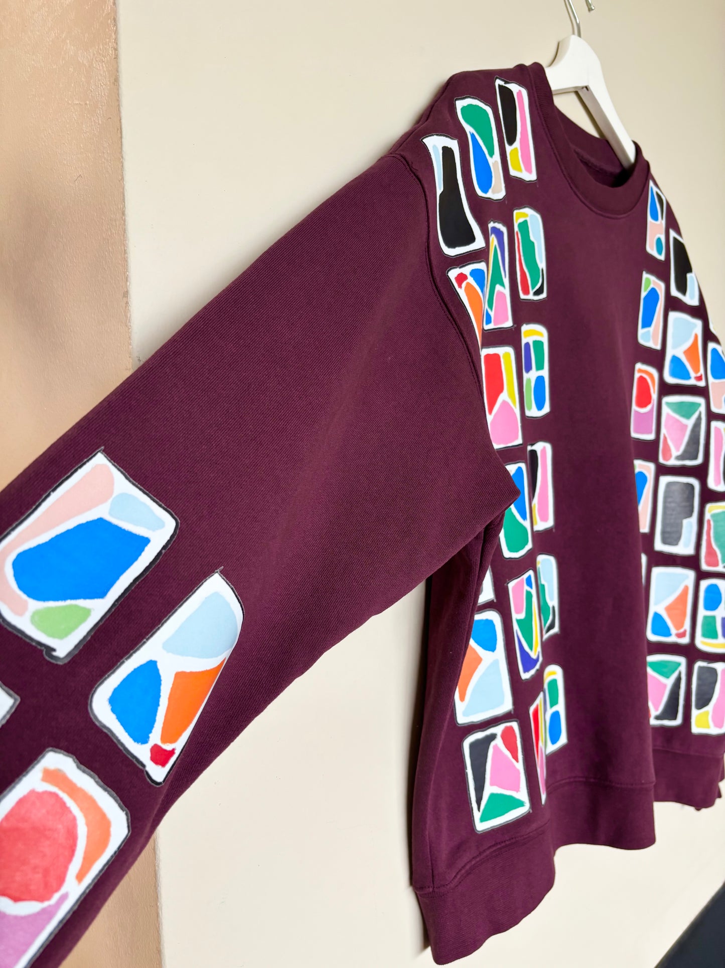The one-of-a-kind sweatshirt with hand-drawn design Size M