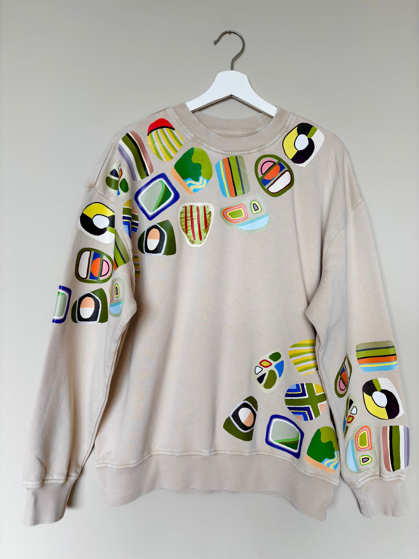 The one-of-a-kind sweatshirt with hand-drawn design Size M
