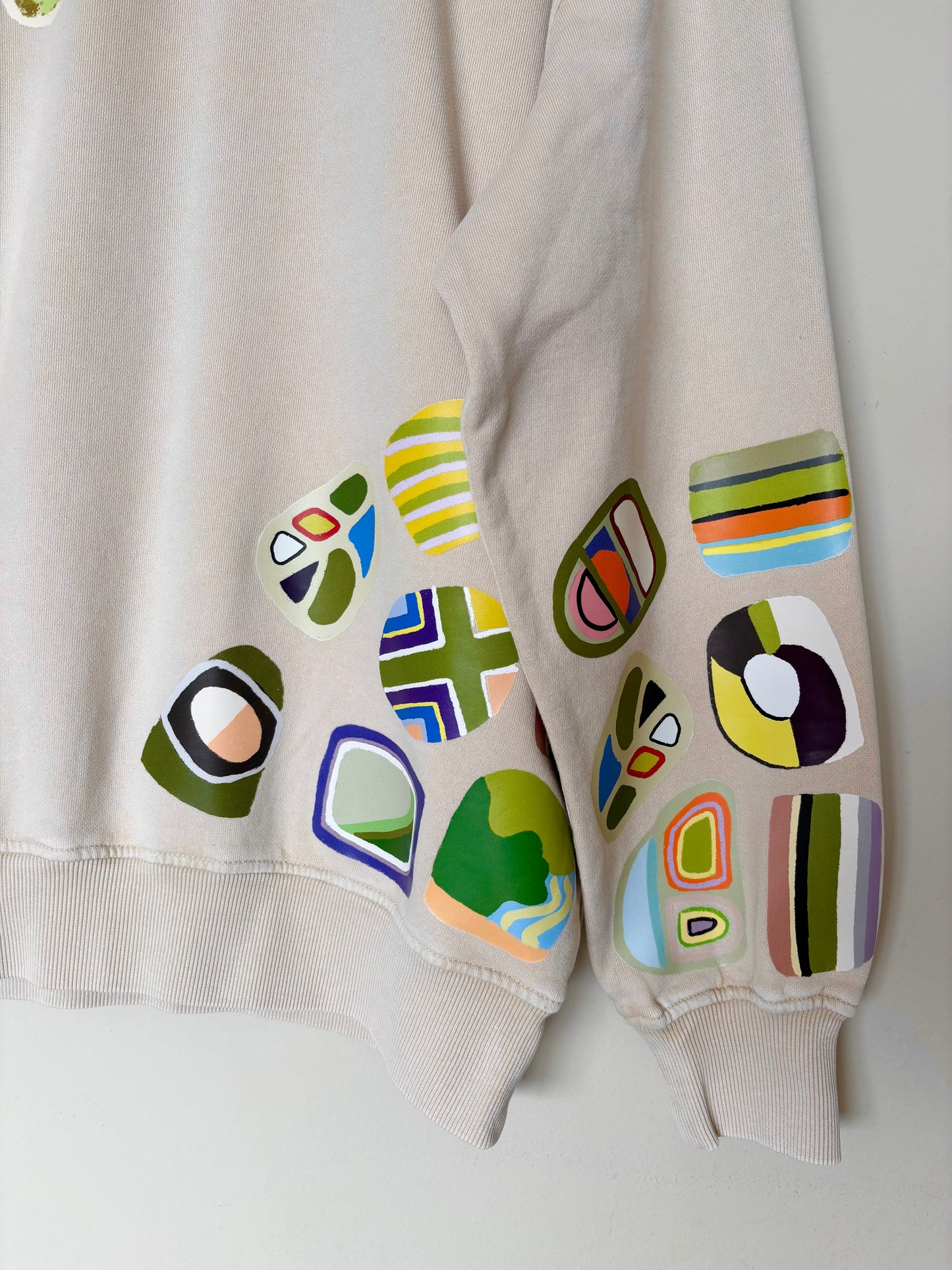 The one-of-a-kind sweatshirt with hand-drawn design Size M