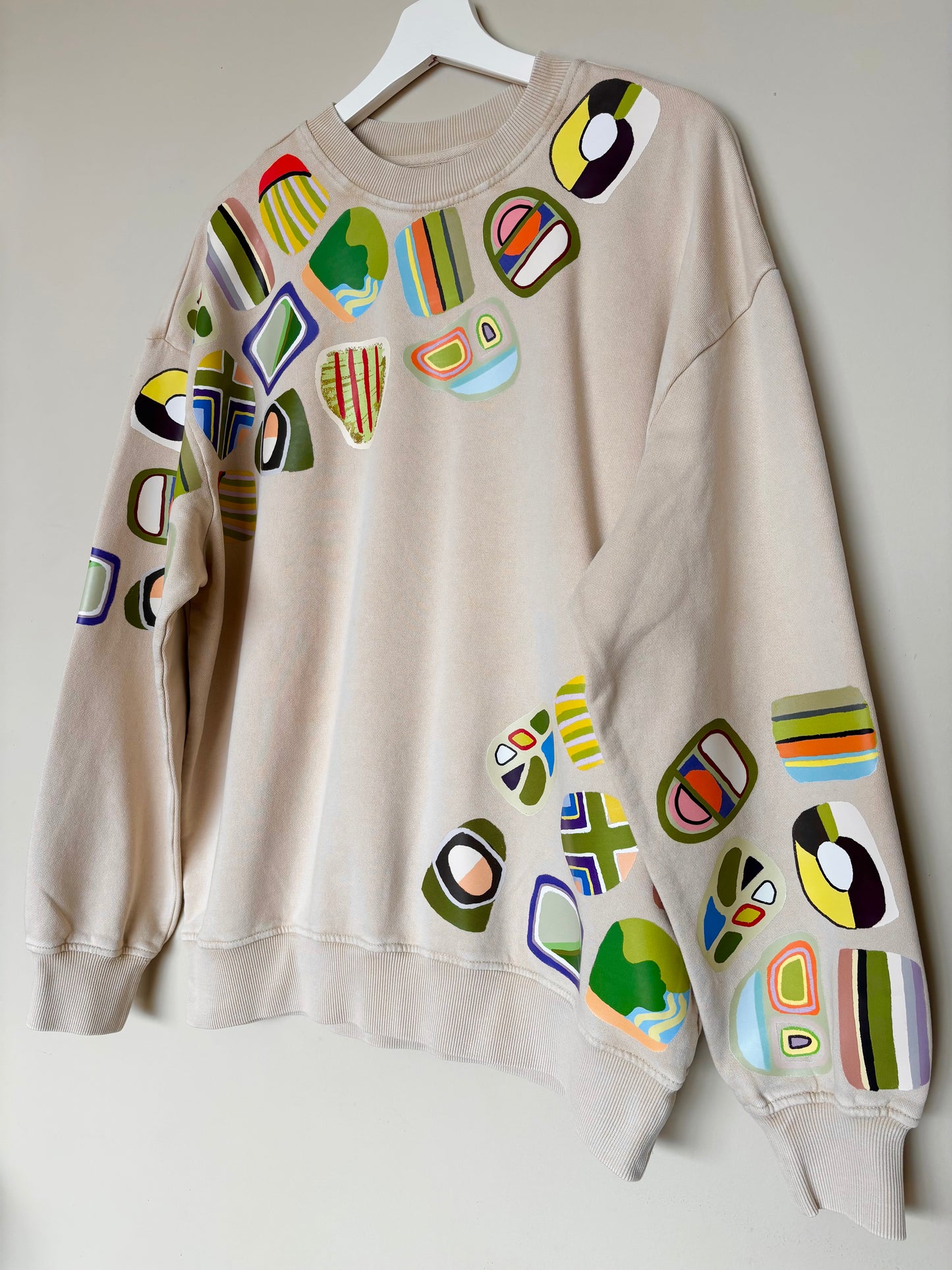 The one-of-a-kind sweatshirt with hand-drawn design Size M