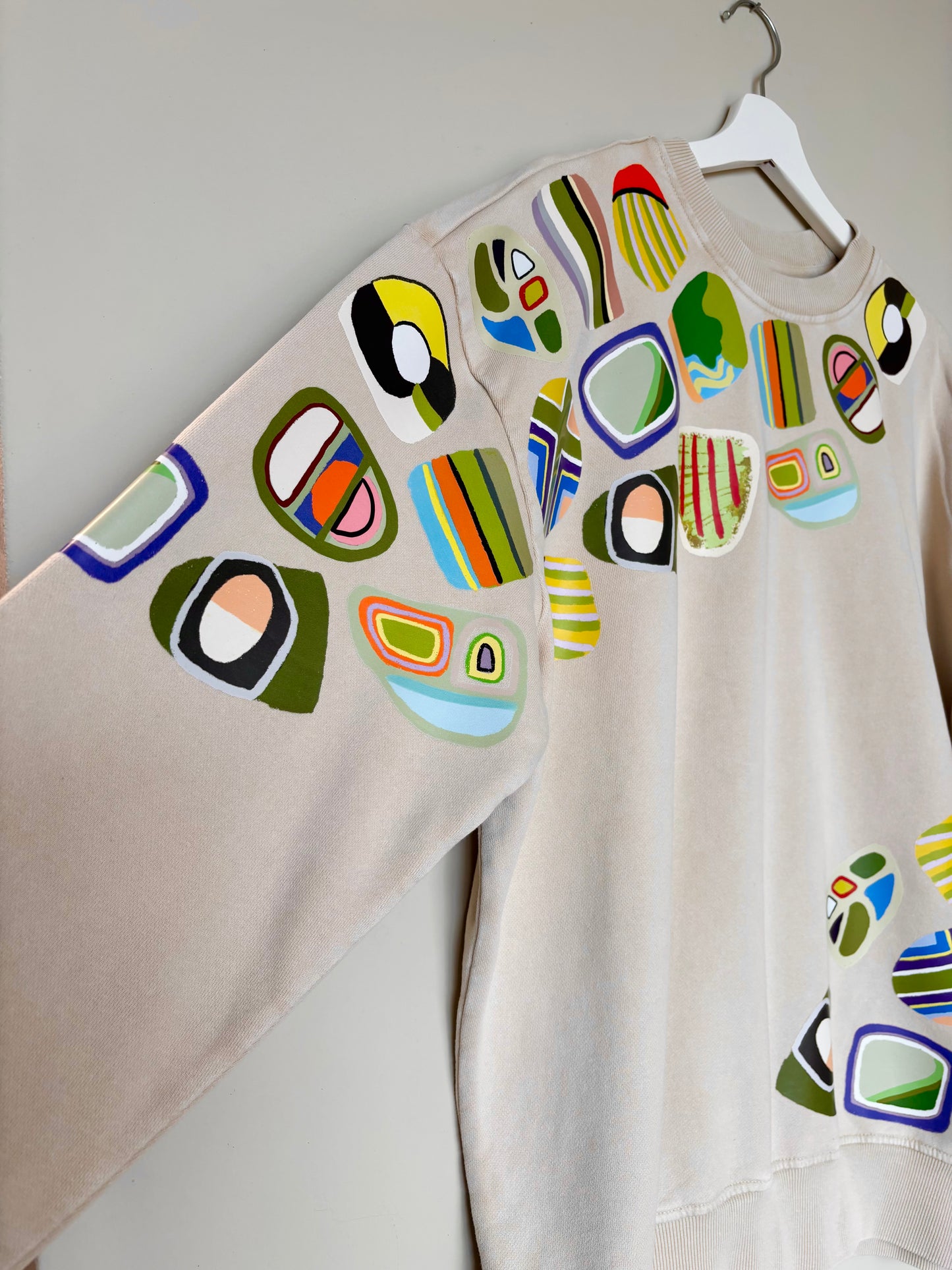The one-of-a-kind sweatshirt with hand-drawn design Size M