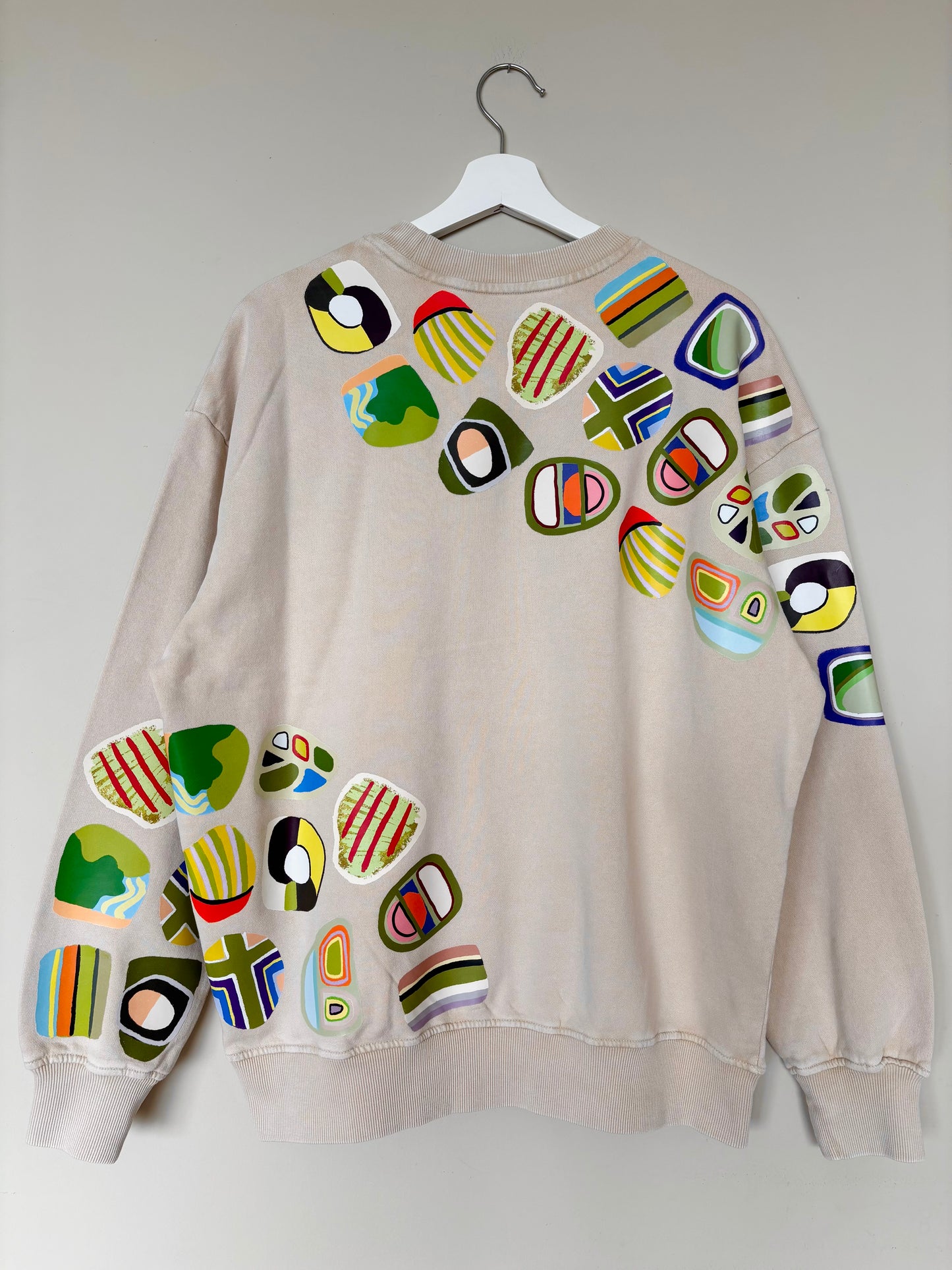 The one-of-a-kind sweatshirt with hand-drawn design Size M