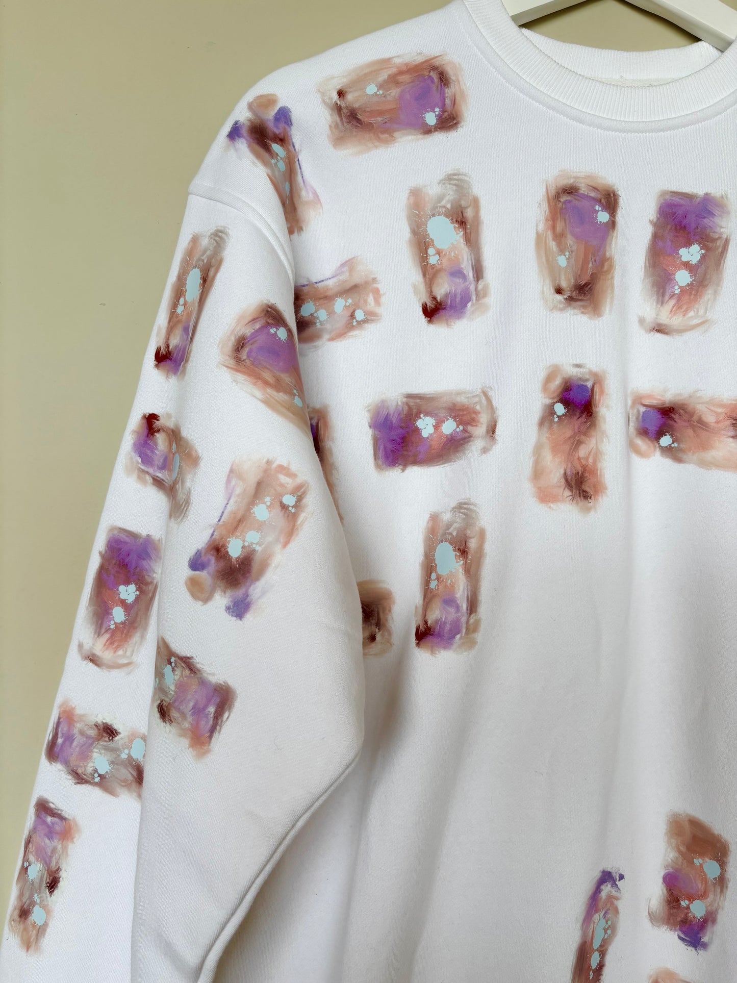 The one-of-a-kind sweatshirt with hand-drawn design Size M