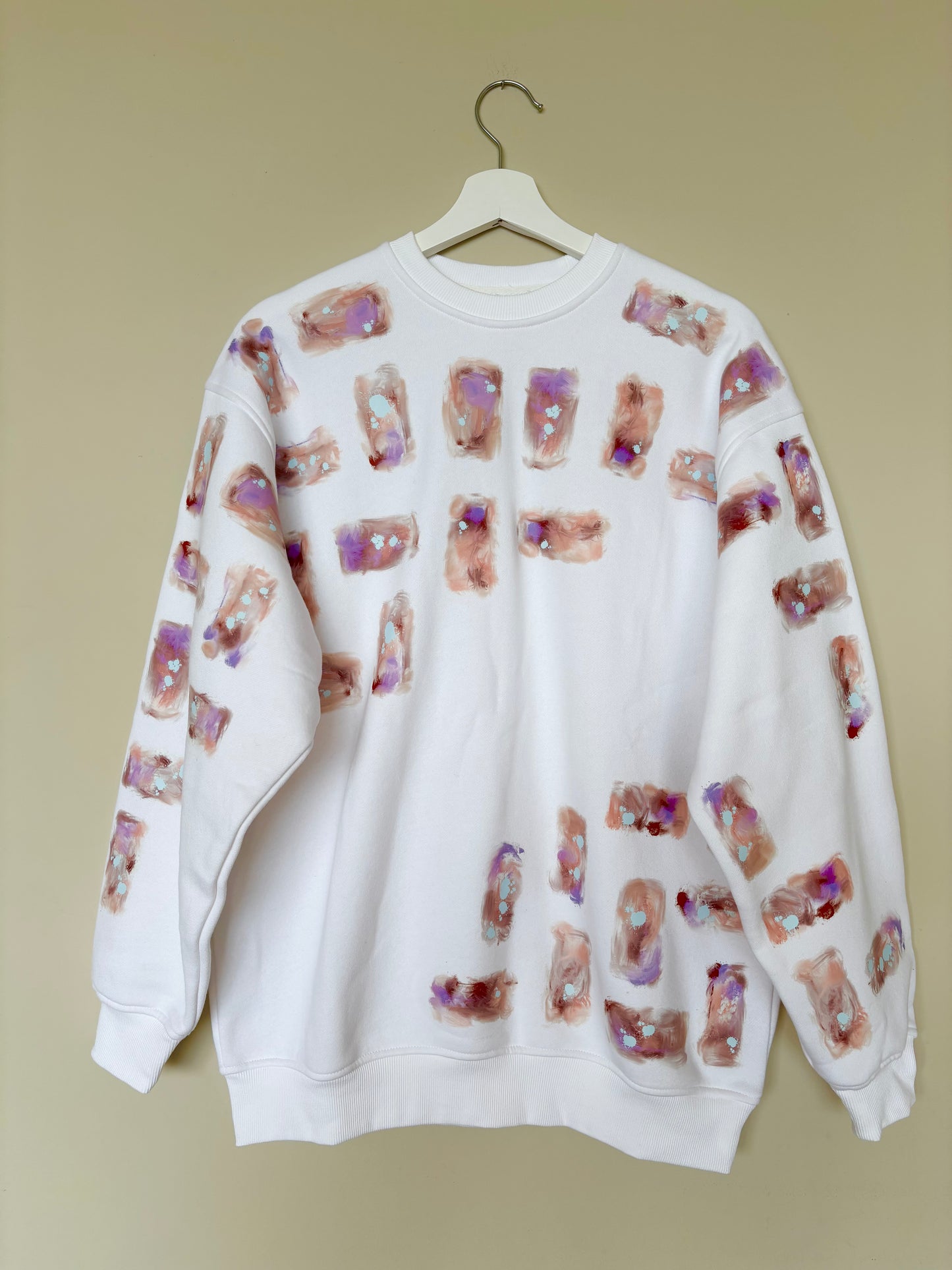 The one-of-a-kind sweatshirt with hand-drawn design Size M