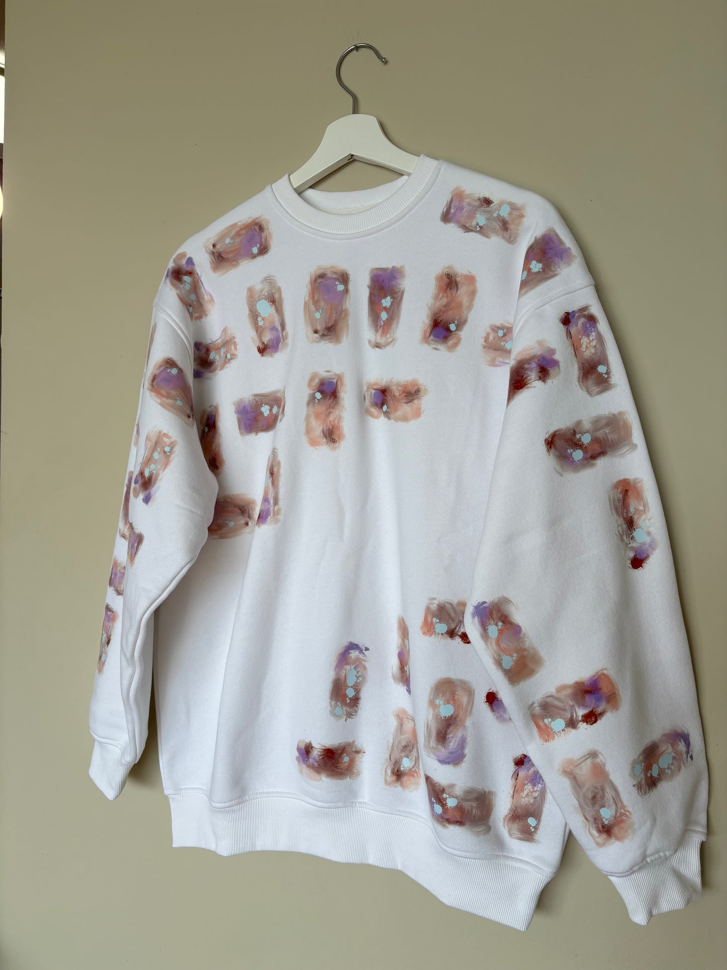 The one-of-a-kind sweatshirt with hand-drawn design Size M