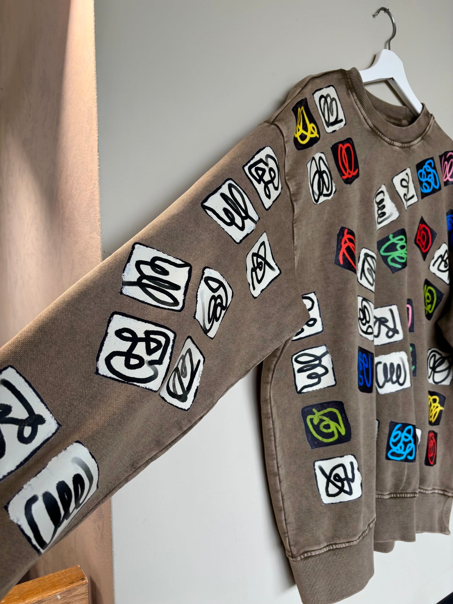The one-of-a-kind sweatshirt with hand-drawn design Size M