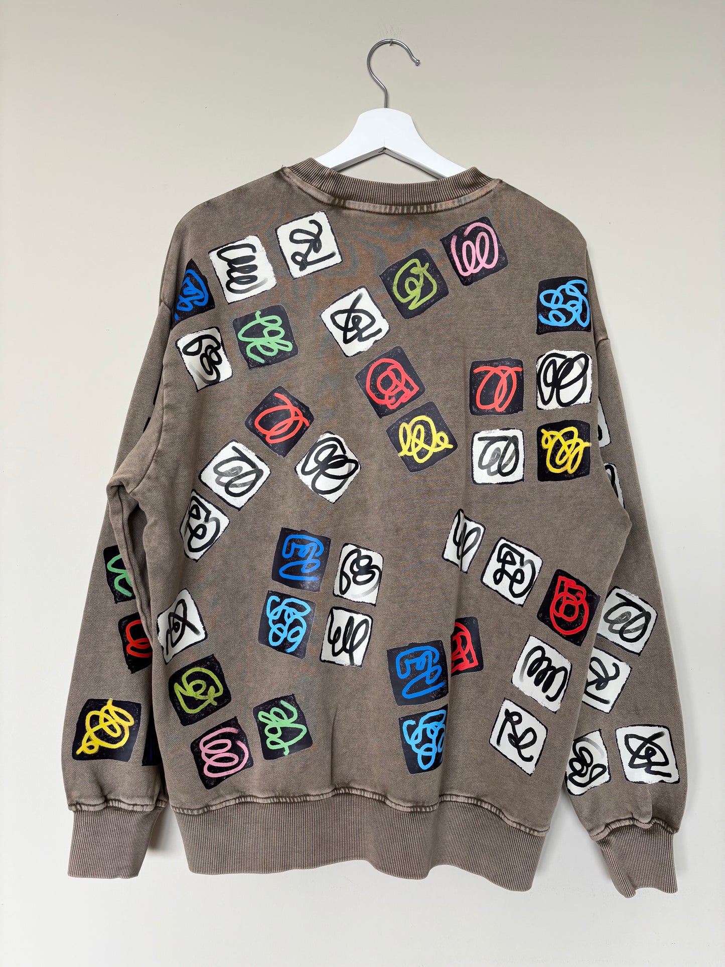 The one-of-a-kind sweatshirt with hand-drawn design Size M