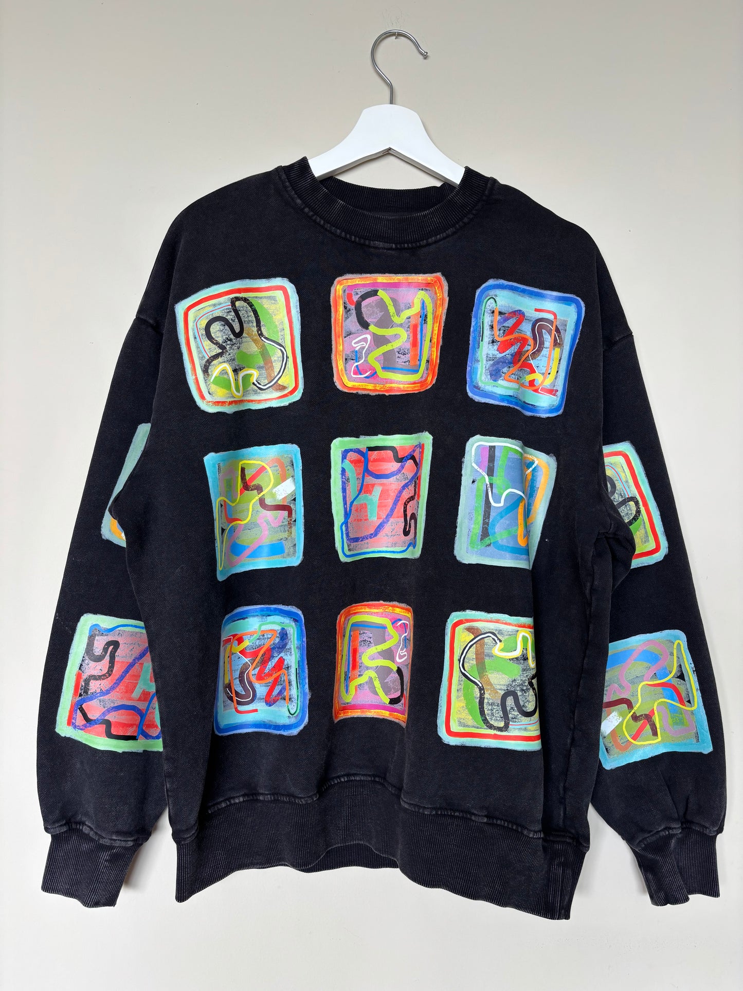 The one-of-a-kind sweatshirt with hand-drawn design Size M