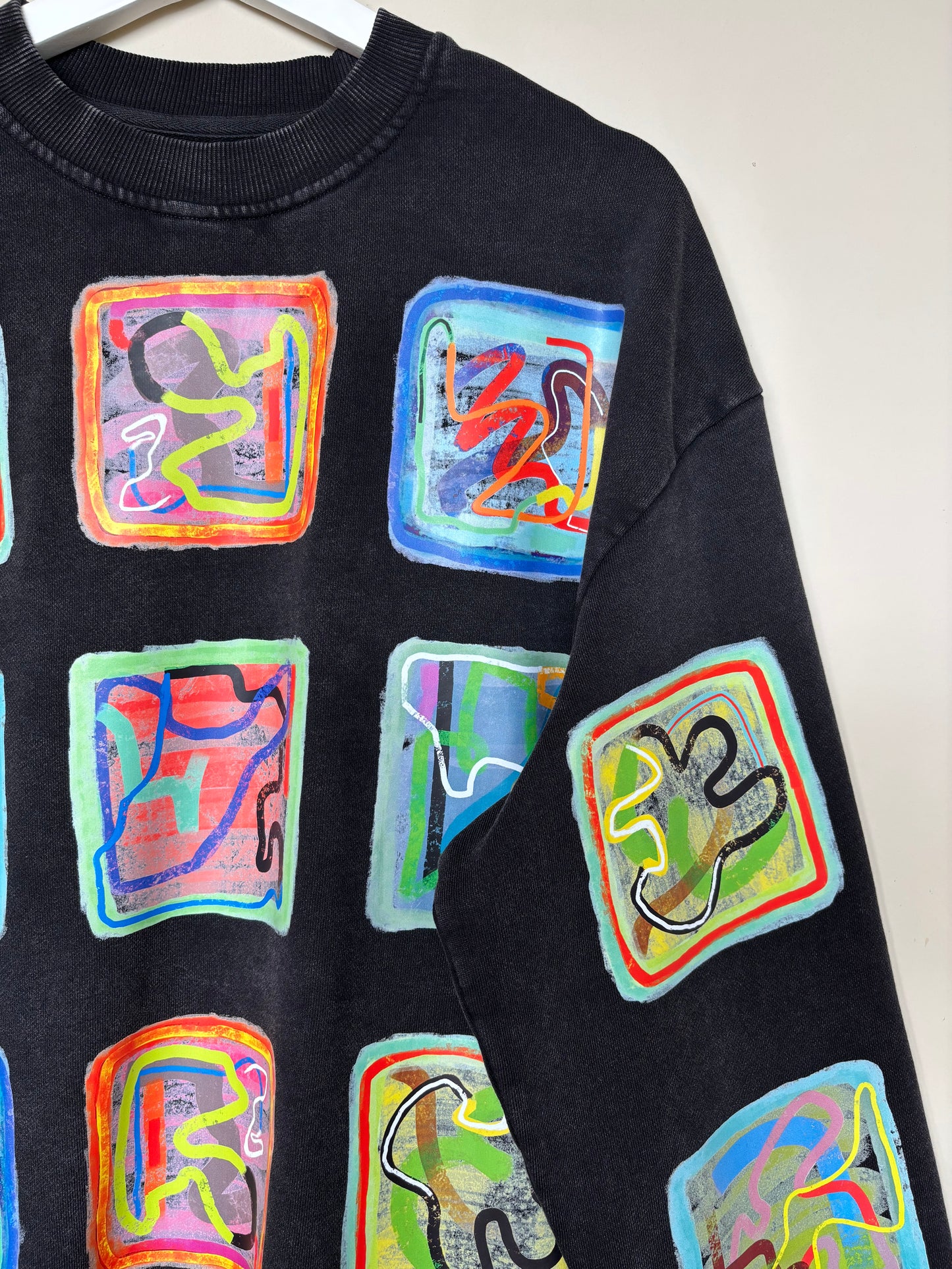 The one-of-a-kind sweatshirt with hand-drawn design Size M