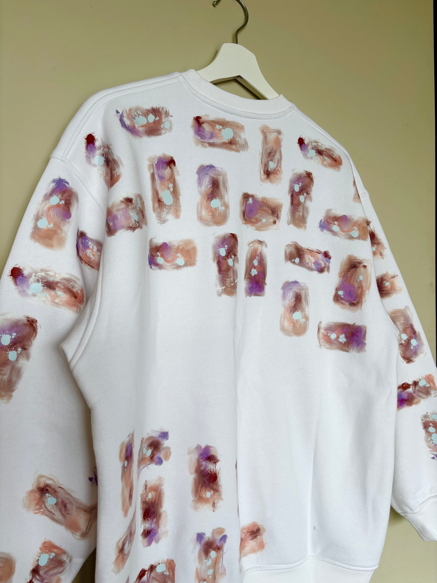The one-of-a-kind sweatshirt with hand-drawn design Size M