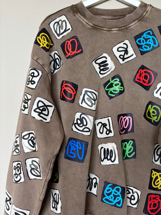 The one-of-a-kind sweatshirt with hand-drawn design Size M