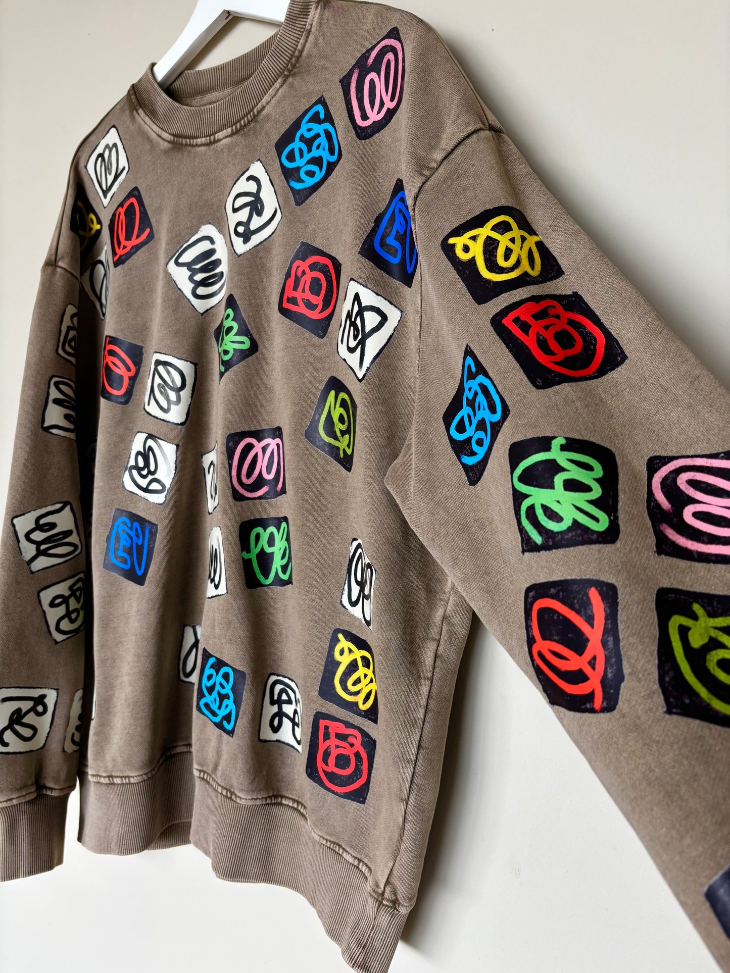 The one-of-a-kind sweatshirt with hand-drawn design Size M