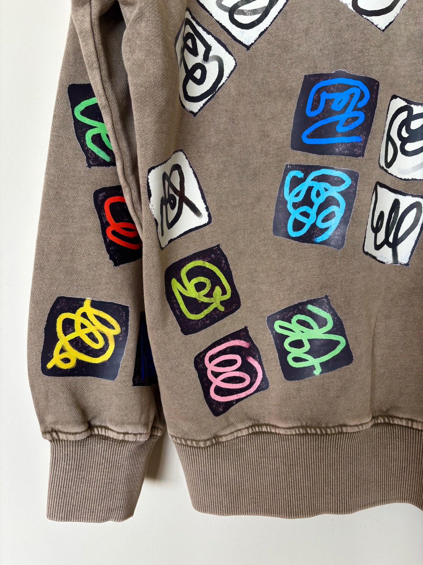The one-of-a-kind sweatshirt with hand-drawn design Size M